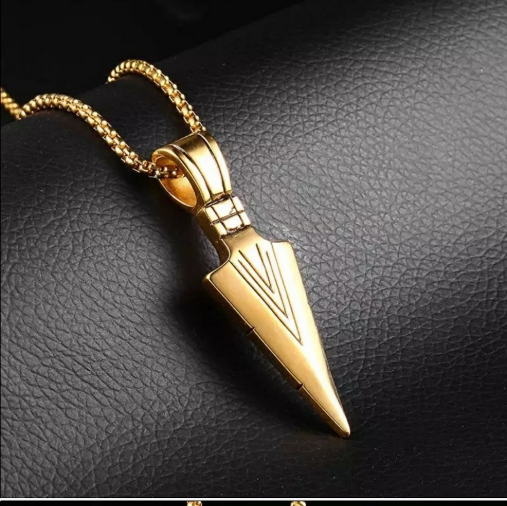 Gold Arrowhead necklace